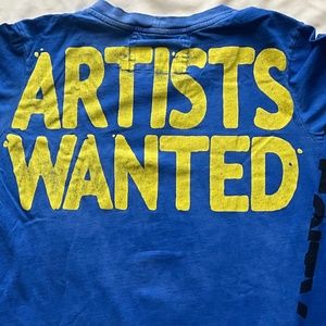 FREE CITY ARTISTS WANTED TEE SIZE M